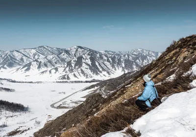 Зимние горно лыжные и снегоходные туры по Горному Алтаю на автомобиле за  рулем джипа.