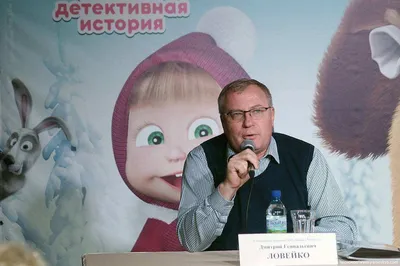 У Маши и медведя новый год.Фон …» — создано в Шедевруме