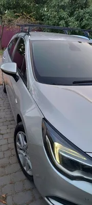 Киджис, Чешская республика - 08 сентября 2019 г.: черная машина Opel Astra  стоит на панели с горами Ore на заднем плане Редакционное Фото -  изображение насчитывающей вал, погода: 158938511