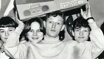 Девочки, он невозможно обаятельный!»: Ляйсан Утяшева показала 9-летнего сына