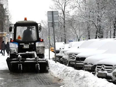 Захватывающие зимние кадры: машины под снегом