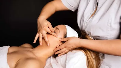 Популярные техники массажа лица, их эффект на кожу - Клиника ТРИНИТИ  (Москва)