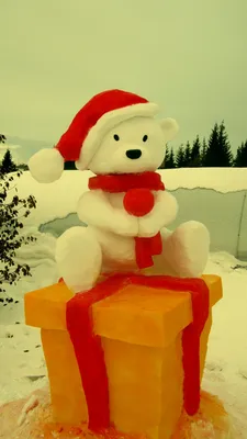 Медведь из снега фотографии