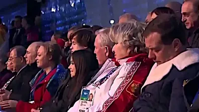 Удивительные фотографии Медведева, спящего на олимпиаде