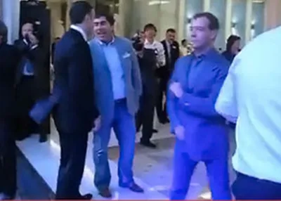 [28+] Медведев танцует фото