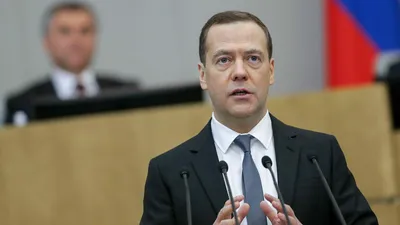 Медведев на фотографии: скачайте его портреты бесплатно