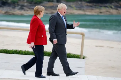 Barack Obama and Angela Merkel's AI-generated beach day post goes viral!  Details | Mint