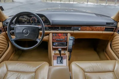 Автомобиль Mercedes 560 1989 года: фото машины, выставленной на аукцион |  GQ Россия