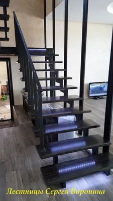 Металлическая лестница на второй этаж в частном доме