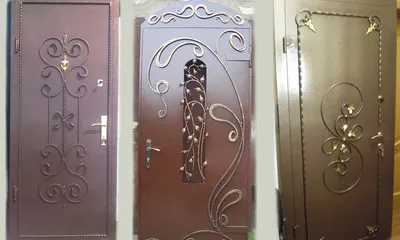 Битва металлов: кованые двери против простых металлических | Статьи  компании БиэМ