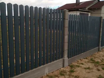 Забор из евроштакетника горизонтальный,цена с установкой от компании  \"Русский Забор\".