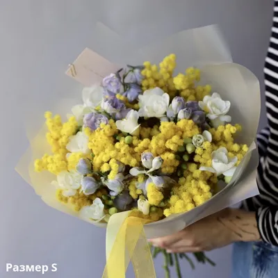 Букет из мимозы, дельфиниума и фрезии - заказать доставку цветов в Москве  от Leto Flowers