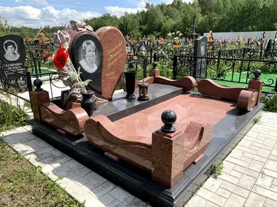 Корзина на кладбище из кремовых куст. роз за 7 930 ₽ в Москве
