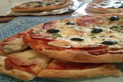 🐝 сочная ультра сырная пицца с …» — создано в Шедевруме