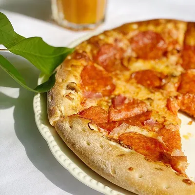 EG on Instagram: “Это мой любимый рецепт пиццы. Она получается как из печи.  Тесто — просто сказка) Теста выходи… | Пицца на тонком тесте, Кулинария,  Идеи для блюд