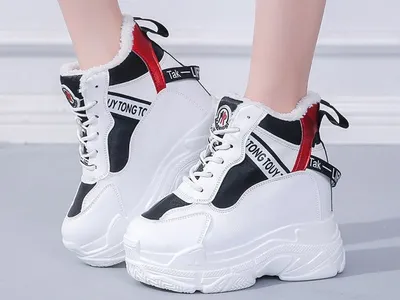 Street style: самые модные кроссовки для осени-2020 (ФОТО): читать на  Golos.ua