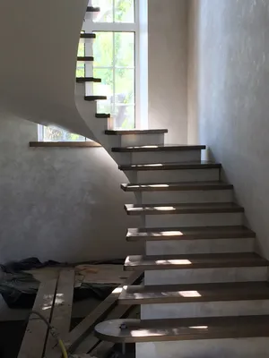 Лестница забежная Г-образная монолитная | Лестницы и предметы интерьера из  дерева и металла