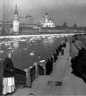 Из-за продолжительных дождей Москва-река вышла из берегов | Видео |  Известия | 02.06.2020