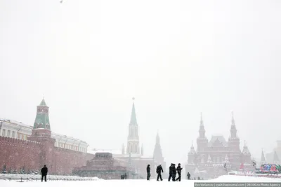 Волшебная Москва в снегу: выберите размер и формат изображения