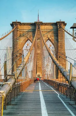 Бруклинский мост с центром города Нью-Йорка на Реку гудзон и Манхэттена..  Редакционное Стоковое Изображение - изображение насчитывающей стыковка,  центр: 184257304