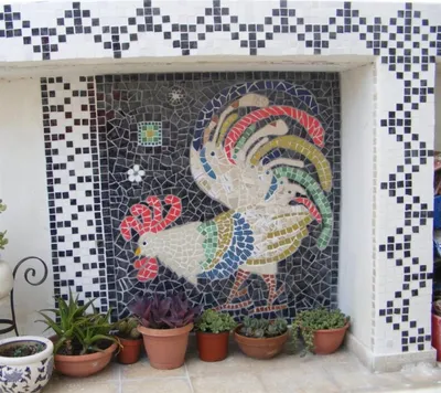 мозаика из битой плитки на цветочном горшке, откосах окна и подоконнике.  mosaic, flower pot, a window sill | Мозаичные проекты, Остатки кафеля,  Плитка