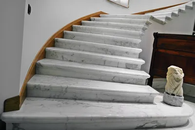 Ступени из мрамора и лестницы с мраморными ступенями — Дом мрамора