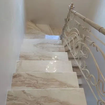 Лестница из мрамора в Украине - купить ступени из мрамора