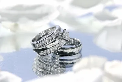 Обручальные кольца с бриллиантами широкое мужское и тонкое женское на заказ  или купить в интернет магазине в Москве, заказать в ювелирной мастерской