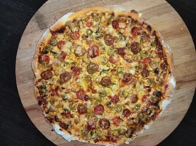 Пицца с солеными огурцами колбасой и помидорами рецепт с фото пошагово -  1000.menu