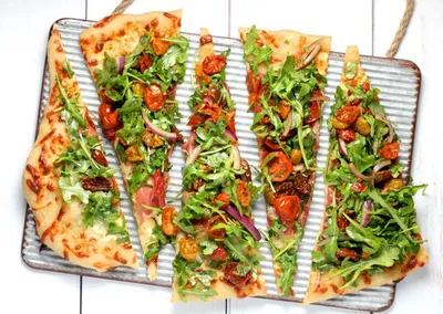 Итальянская пицца по-домашнему,рецепт теста. | Идеи для блюд, Кулинария, Еда