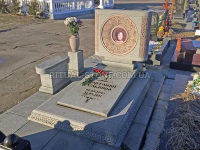 Надгробные плитки зеркальные продольные - производство и продажа в  Санкт-Петербурге и Гатчине | Надгробные плиты от мастерской Пилон