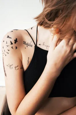 Концепция воодушевленности дизайна идей женщины татуировки творческая  Стоковое Фото - изображение насчитывающей студия, тип: 89802296