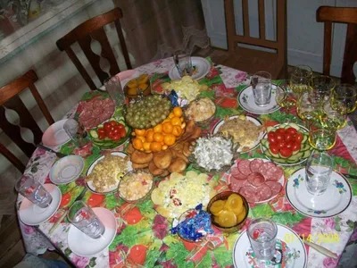 праздничный стол, накрытый стол, накрыть стол на природе на день рождения,  оформление стола, банкет, Ресторан на свадьбу Москва