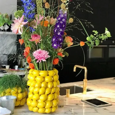 Большая напольная ваза для цветов - 71 фото