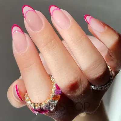 Розовый френч превосходно подходит как на длинные так и на короткие ногти.  Если хотите сделать универсальный маникюр, розовый френч… | Instagram