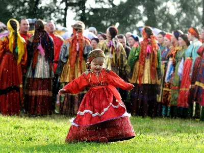 Библио-глобус «Фольклорные праздники на Руси»: Детская афиша Белгорода