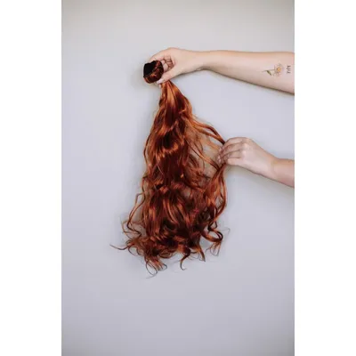 Девушка красивая черно рыжие волосы …» — создано в Шедевруме