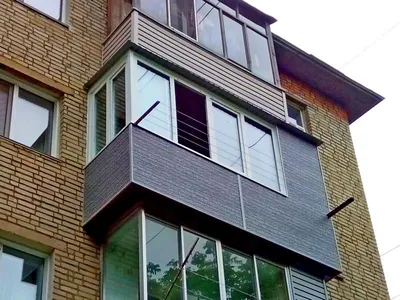Внешняя отделка балкона сайдингом с алюминиевым остеклением в Сызрани