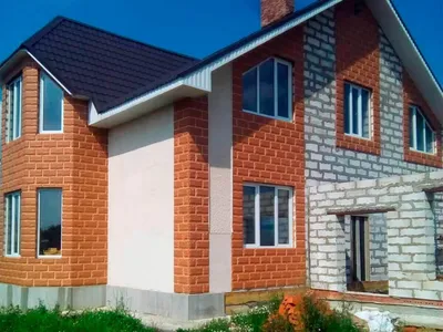 Отделка окон снаружи дома из газобетона.