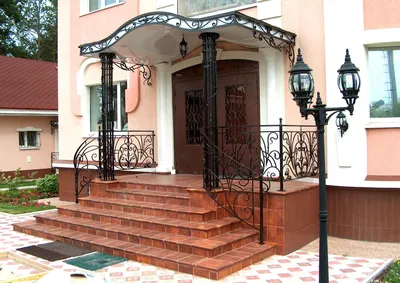 Фасадные лестницы металлические на крышу частного дома - заказать по низким  ценам