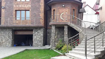 Наружная лестница к дому: деревянная, на мансарду, внешняя, для дачи,  уличная, на 2 этаж здания, купить в Москве