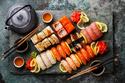 Вкусно и быстро: где в Днепре можно заказать роллы и суши с доставкой