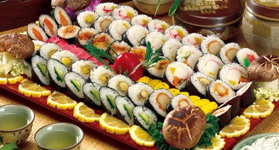 Марина Давыдчик on Instagram: “Вкусного Утра всем! 😋 Настоящие японские  🇯🇵 суши и роллы с тунцом блюфин, хамачи и крабом от @kris_yalta_ эт… |  Суши, Роллы, Крабы