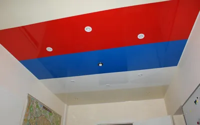 Комбинация цветов натяжного потолка