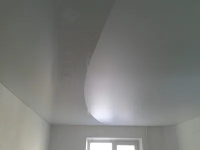 Натяжные потолки криволинейная спайка фото в Азове