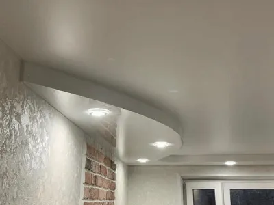 На фото натяжные потолки на кухне и какой потолок лучше сделать вместо  гипсокартона