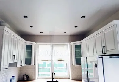 Натяжные потолки на кухне с подсветкой с беспылевой установкой и бесплатным  замером