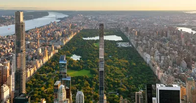 Нью-Йорк с крыши небоскреба: симметрия урбанистической архитектуры