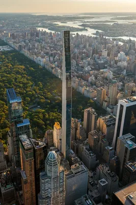 Крыши и водонапорная башня небоскребов Нью-Йорка Манхэттена Стоковое  Изображение - изображение насчитывающей небоскребы, стекло: 104585871