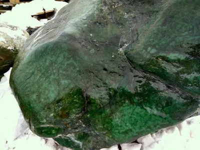 Камень нефрит империал-изумрудно-зелёный 1 кг — купить в Москве, цена,  характеристики, отзывы